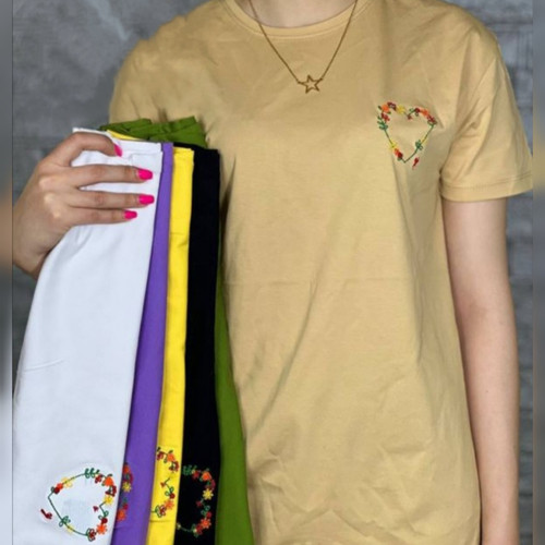 تیشرت گلدوزی شده