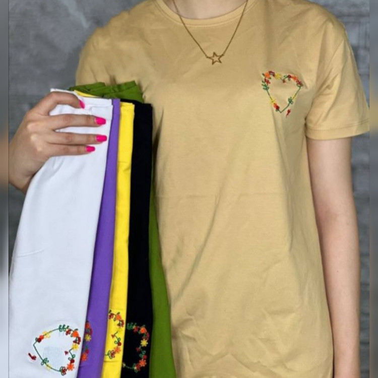 تیشرت گلدوزی شده